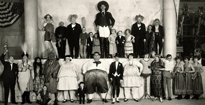 Изображение Яндекс Картинки. Цирк уродов Барнума и Бейли.