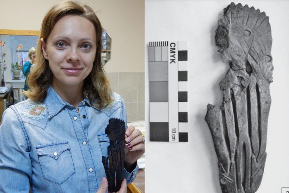     Наталья Басова, научный сотрудник ИАЭТ СО РАН, держит фигурку с тремя ликами. Фото: archaeology.nsc.ru/paeas.ru