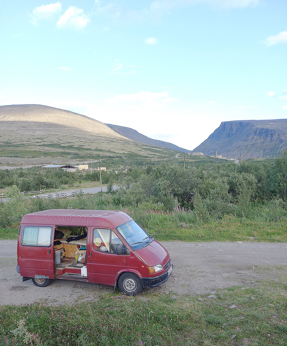 Мой "ибусик" на фоне Ловозерских Тундр (03.08.2022).