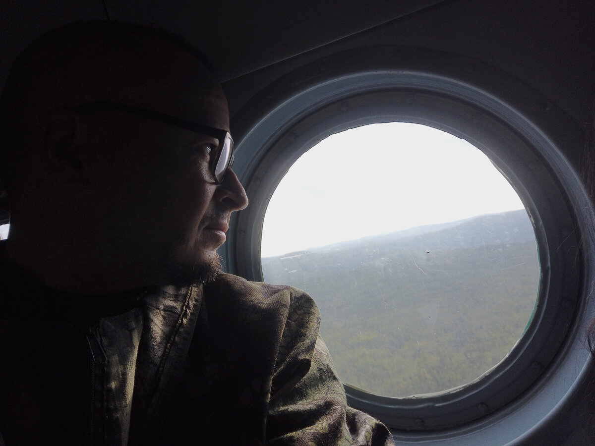 Земля в иллюминаторе видна... Летим над тайгой