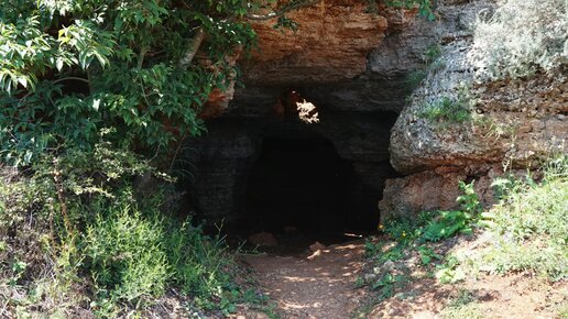 В пещере поселения VI века. Яйлата, Болгария