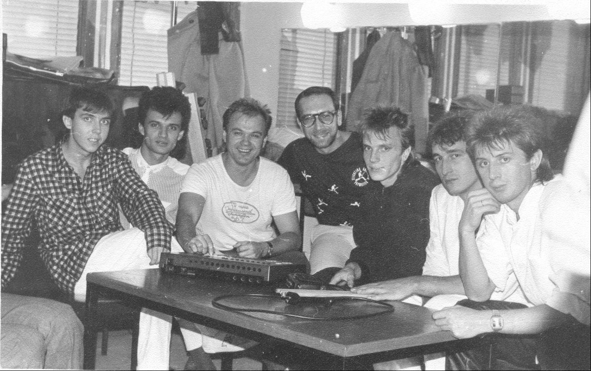 Солист группы электроклуб. Группа форум островок. Солист группы электроклуб. Форум группа 80 х все песни. Группа форум.