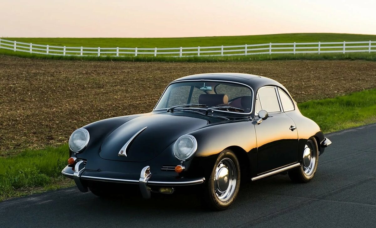 Несколько разных модификаций Porsche 356 Листвайте