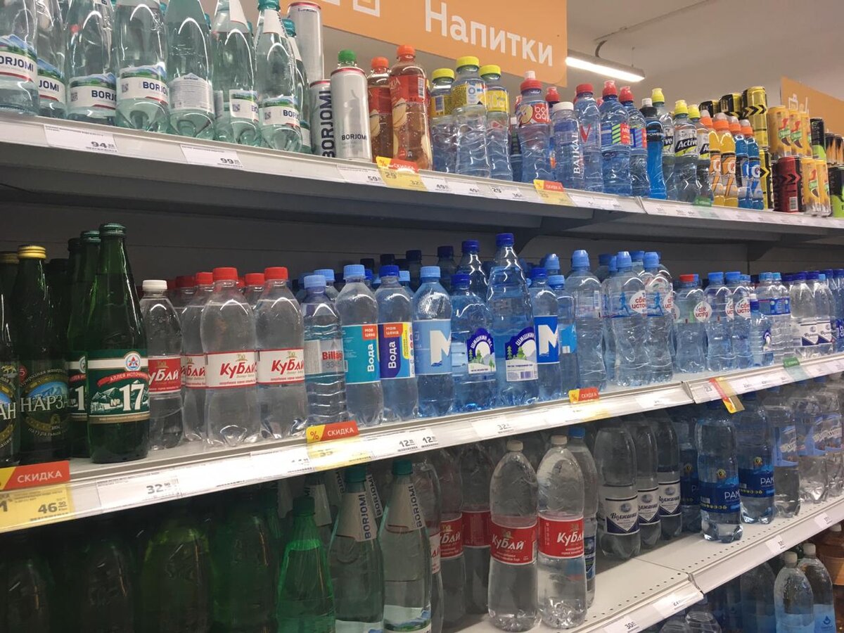 Полка с водой - довольно неплохой ассортимент