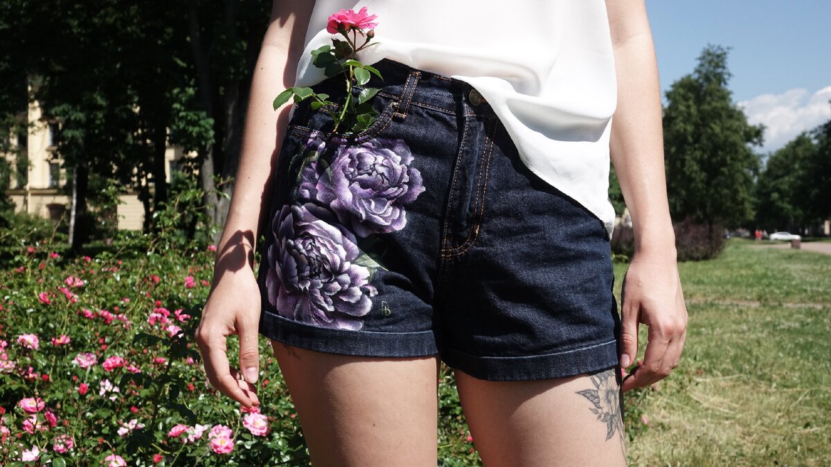 В данном видео используются краски по ткани фирмы ТАИР: https://tairtd.ru/shop/hud-kraski/kraski-po-tkani/ 