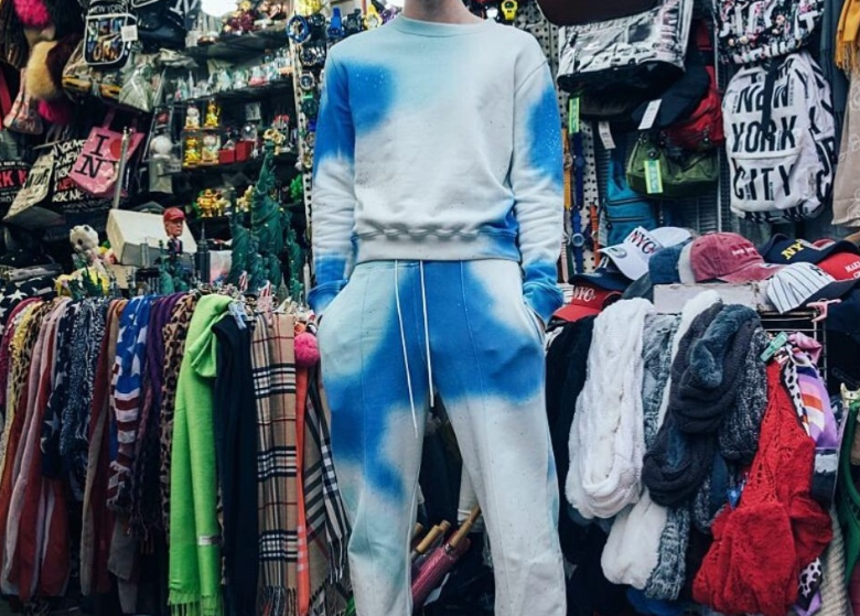 Рынок одежды.