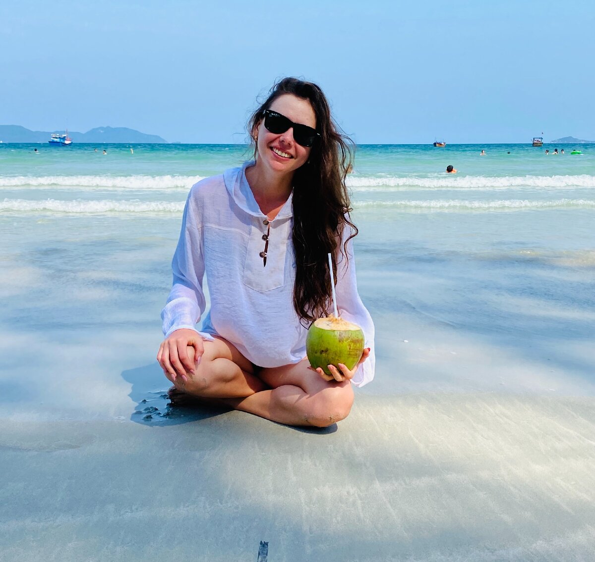 Фото с кокосом на пляже