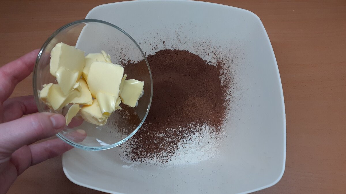 Я добавила 15 г обычного какао и 15 г алкализованного. Дети сказали, что немного горько получилось. Взрослым в самый раз. 