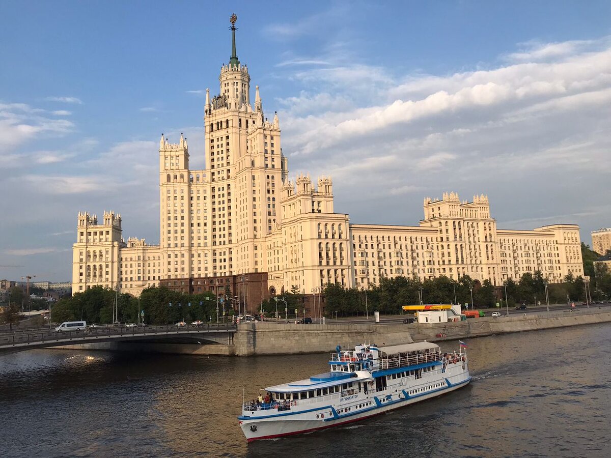 Жилой дом на Котельнической набережной.