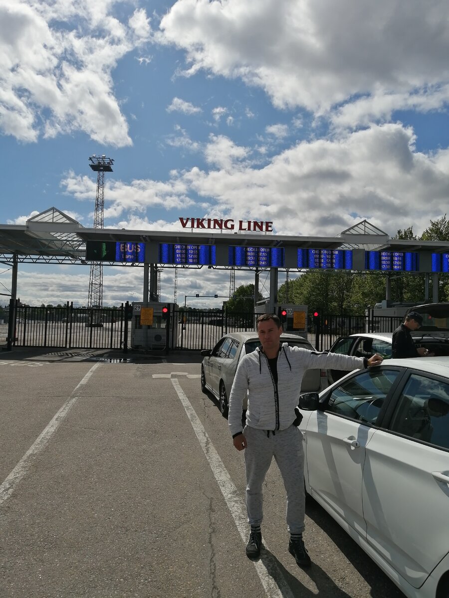 Ждем паром до Швеции. А там на машинах прямиком в Норвегию