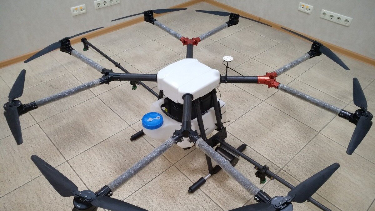 Фото: Официальный сайт Flying Tractor Октокоптер Flying Tractor для решения задач точного земледелия