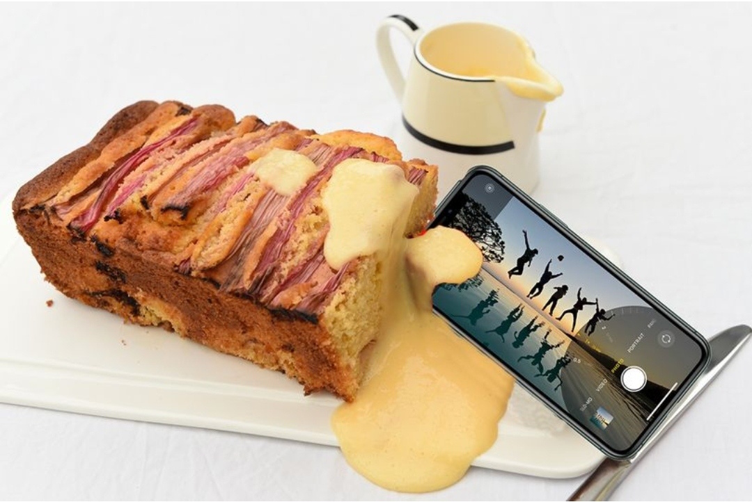 Заварной крем и телефоны плохо сочетаются