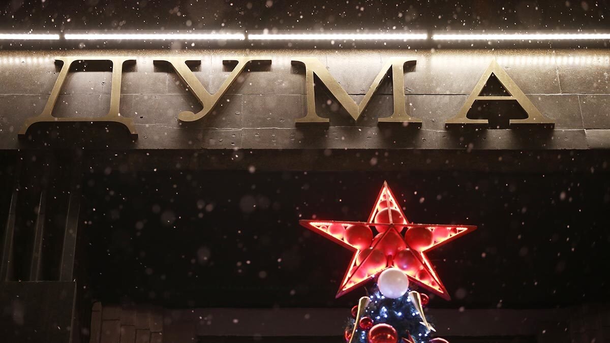 В 2021 году власть должна удержать контроль над Думой при падающих рейтингах /Евгений Разумный / Ведомости 