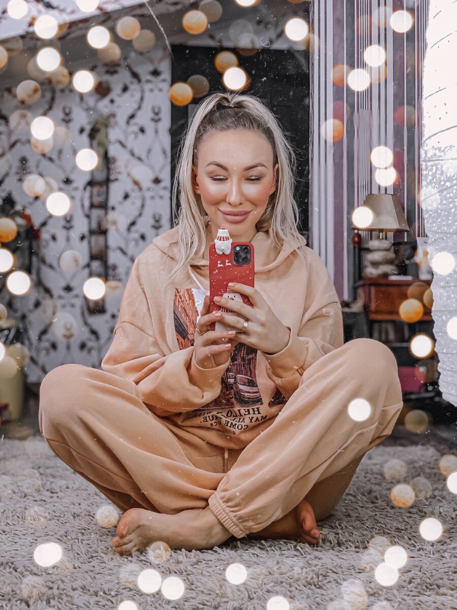 Последние дни каникул 🎄и снова рабочие будни, и наконец-то 😀 уже надоело бесконечно есть, пить шампанское 🥂 и смотреть всё подряд по ты 😀фото - уютный костюм от @shein_russia & @sheinofficial ❄️тёплый, модный, из мягкой ткани, отлично скрывает лишние кг после нового года 😀 😍артикул 168346, 
прямую ссылку я оставлю в сторис ❤️
И, конечно, приятная мелочь:  по промокоду chokollat15 вас ждёт дополнительная скидка 15% ко всем акциям на весь ассортимент сайта 👍
❓❓❓рассказывайте, уже устали отмечать ❓😀или шоу 🎤 должно продолжаться ❓🥂
#shein 
#SHEINgals #nailinstagram #маникюр #instablog #makeup #зима #зима2021 #карантин #маникюрмосква #педикюр #педикюршеллак #педикюрмосква #маникюргель #маник #гельлак #гельлакдизайн #nail #nails #nailsofinstagram #nails💅 #naildesign #nailart #makeup #декабрь #январь2021 #одеждаизкитая #моднаяодежда #мода #инсталук 