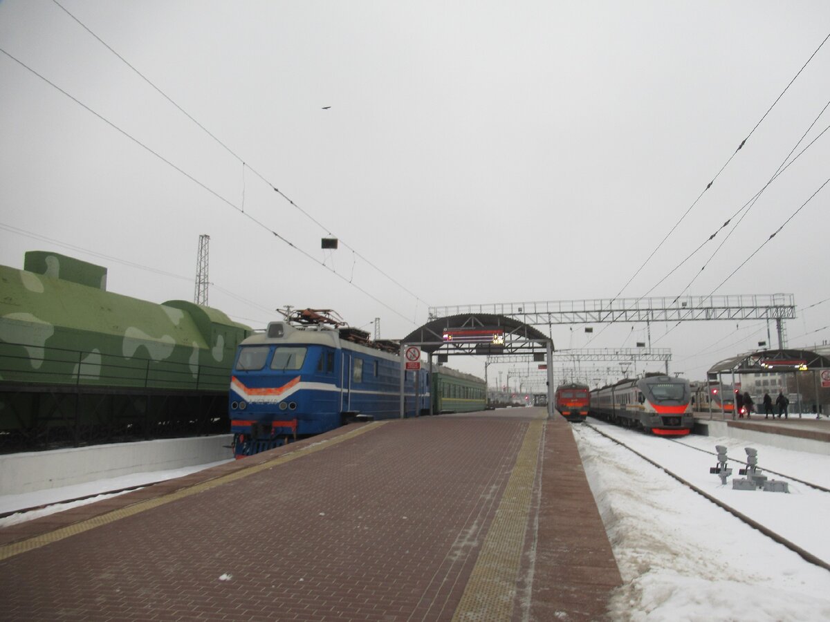 Вид на высокие платформы московского направления