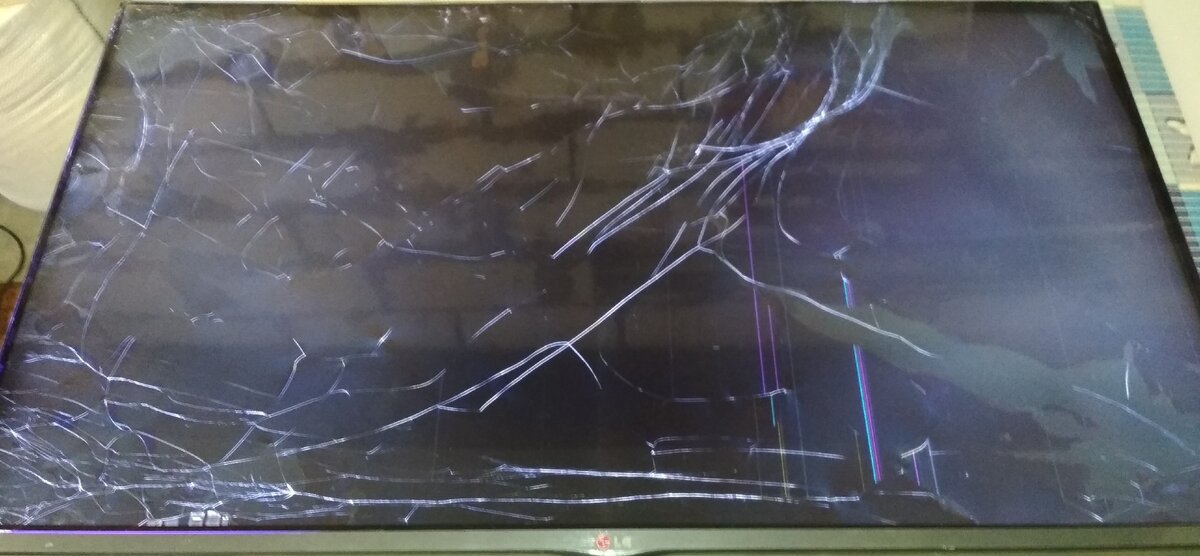 этот телевизор сильно пострадал)