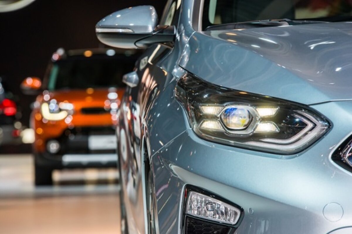 Почти половина российских автолюбителей может позволить себе новый автомобиль только в кредит