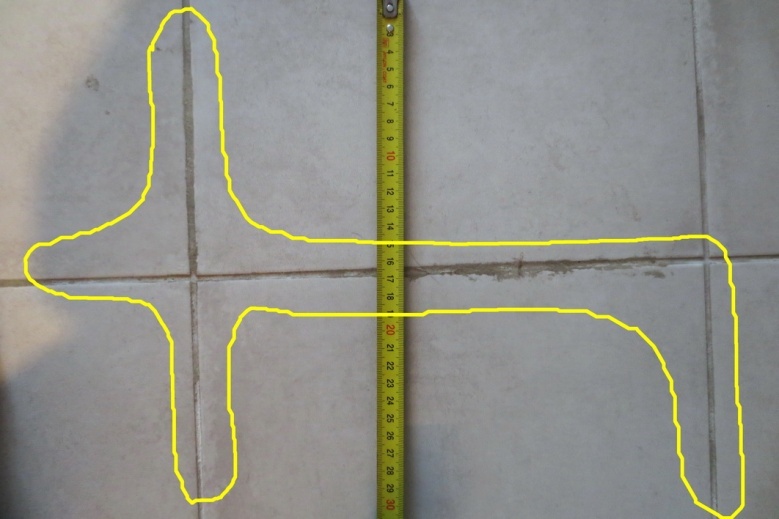Неравномерно затертые швы плитки кухни: с трещинами, раковинами и пр.