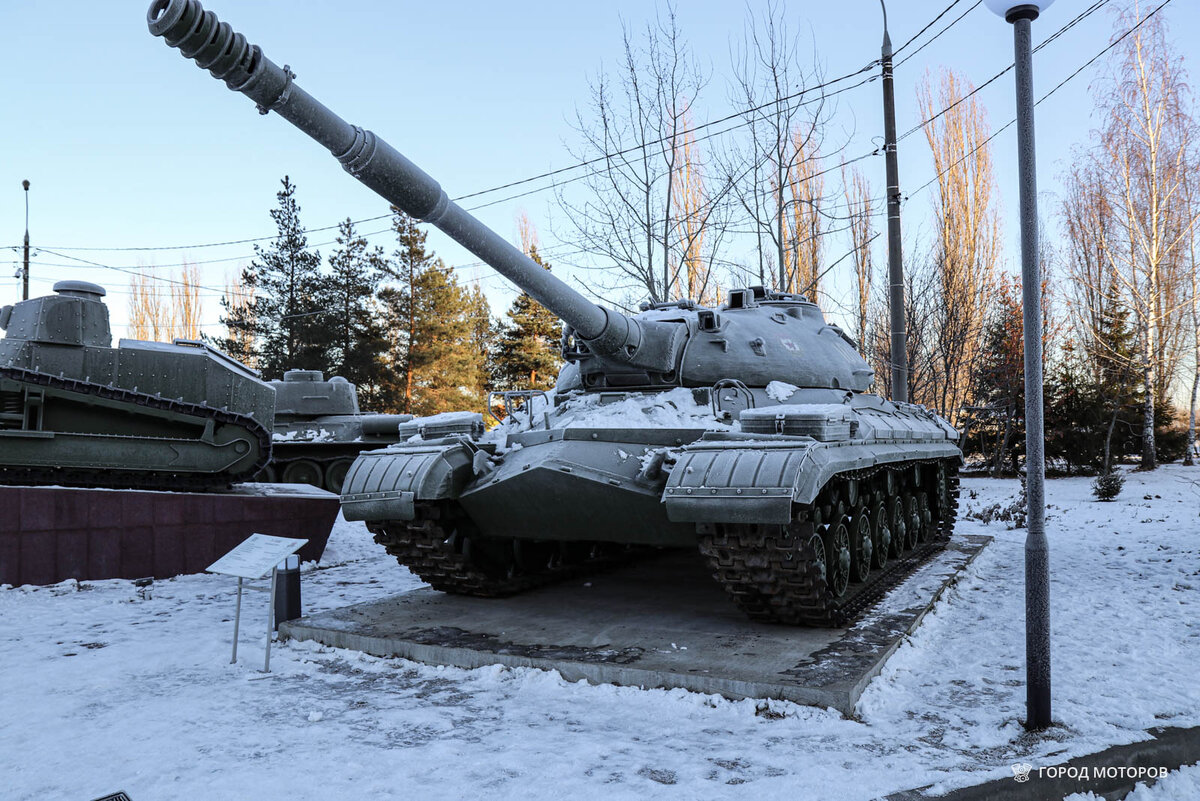 Сегодня я расскажу вам об очень классном советском танке. Даже если вы совершенно не можете различать их визуально, этот вы вряд ли спутаете с другими, ведь у него довольно характерная внешность.