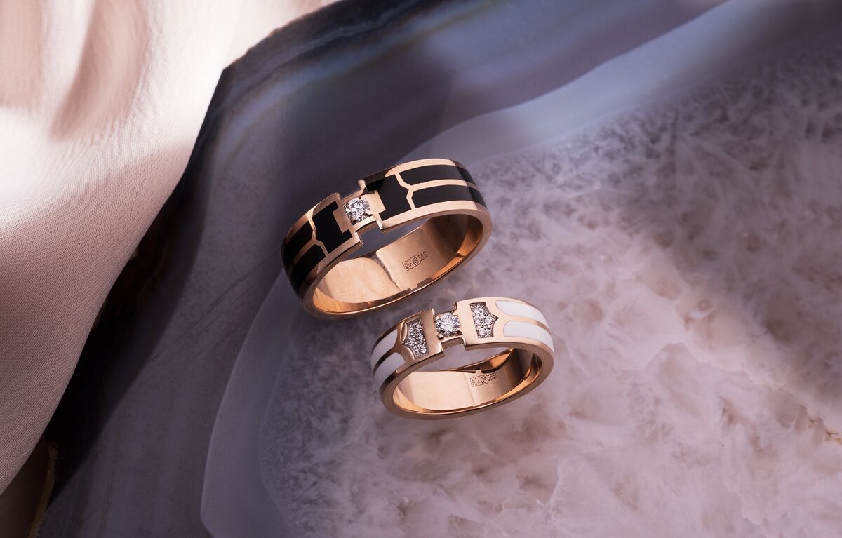 Понравились кольца. Свадебные кольца парные фото. Обручальные кольца с сапфиром парные. Эксклюзивное обручальное кольцо 911473-2б. Тамбов кольцо.