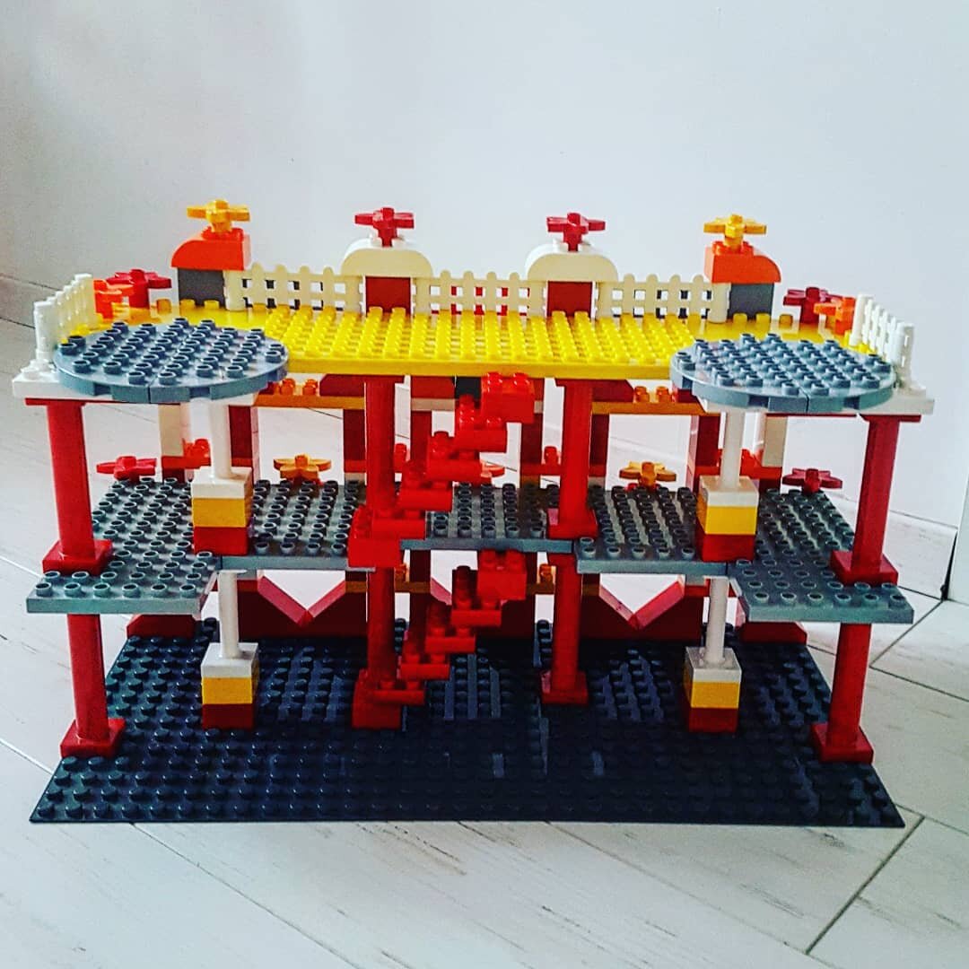 Так выглядит внутренняя часть постройки Lego Duplo "Пожарная станция"