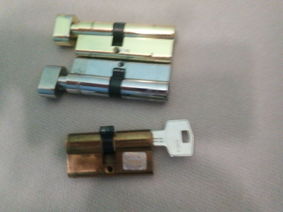 Все личинки разные.