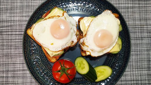 Что приготовить на завтрак быстро и вкусно? Жена приготовила бутерброд с сыром и яйцом (чем проще, тем вкуснее)