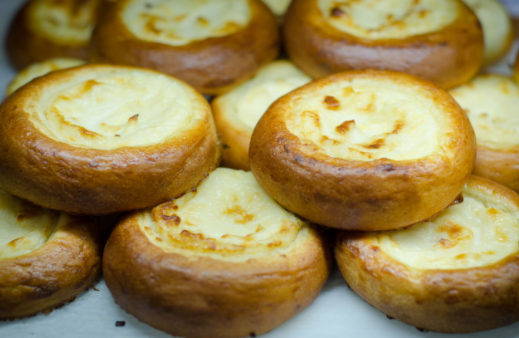 свежеиспечённые ватрушки с ванилью