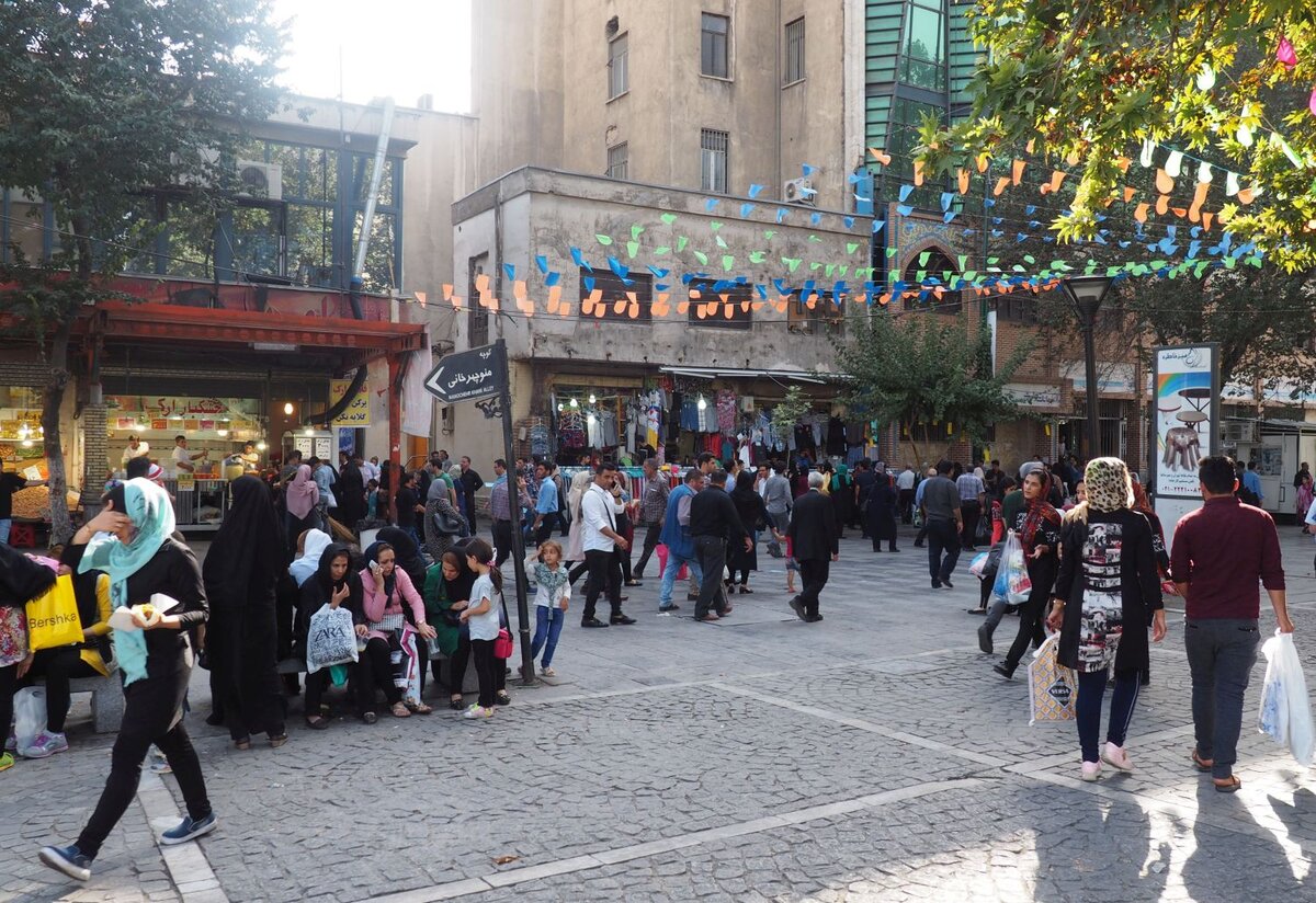 Центральная пешеходная улица в Тегеране