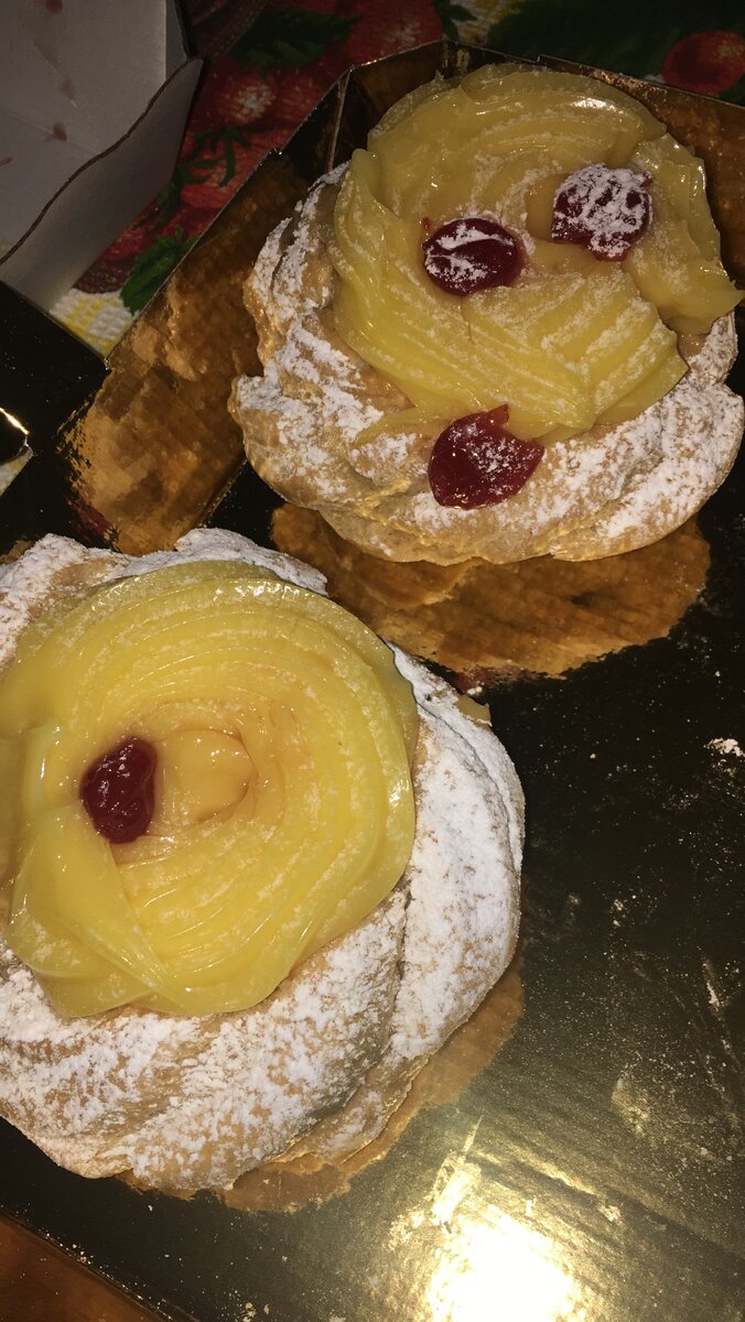 Уже с 1871 года было принято дарить какой-либо подарок отцам и дедушкам.  Самый распространённый из них - вкусные Zeppole 