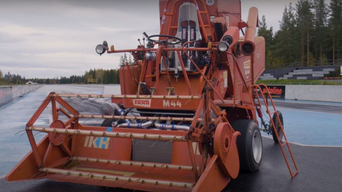 Фото: YouTube-канал Barcroft Cars Самый быстрый в мире уборочный комбайн 1967 Fahr M44