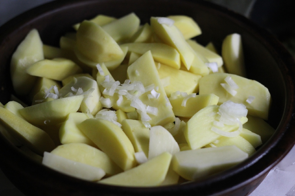 Такими дольками лучше всего нарезать картофель. 