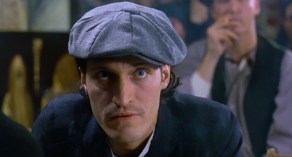 Многообещающий молодой актёр Винсент Галло в криминальной драме Абеля Феррары «Похороны» (1996 год). 