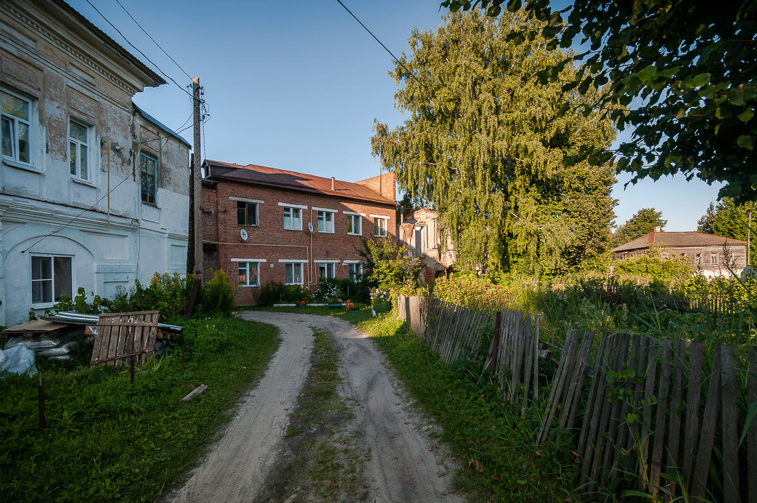 Самого маленького города. Чекалин Лихвин. Город Чекалин Тульской области. Город Лихвин Тульской области. Лихвинская крепость Чекалин.