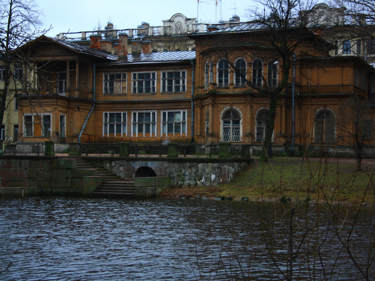 Дача Громова до реставрации