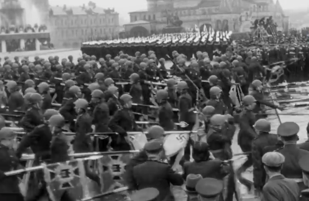 Кадр из хроники. Парад проведенный 24 июня 1945 года