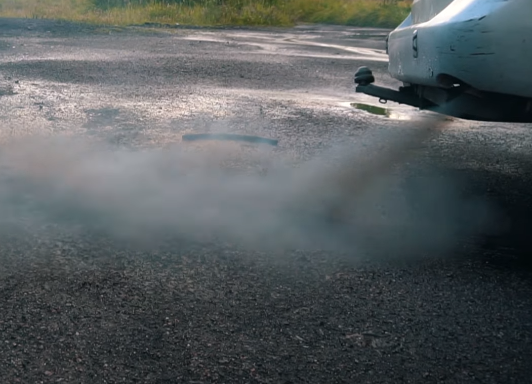 черный дым с выхлопной трубы