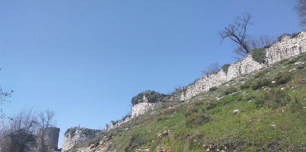 Подъем по дороге в гору (Фото Е.Наумовой)