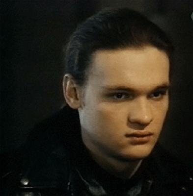 Боб (Саратов) - немногословный рыцарь. Он единственный из главных героев, который не имеет мечты на момент начала фильма, но обретает её в процессе.