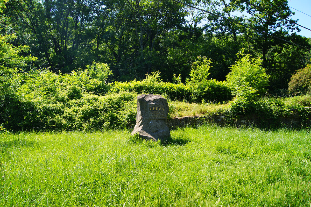 мемориальный камень "Весна"