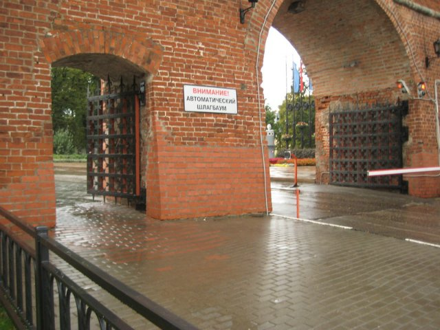  6 октября 2013 г. Газета «Pro Город» от 7 сентября 2013 г. писала: «Налажен свободный проход через Зачатьевскую башню (0+).-13