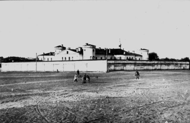  6 октября 2013 г. Газета «Pro Город» от 7 сентября 2013 г. писала: «Налажен свободный проход через Зачатьевскую башню (0+).-28