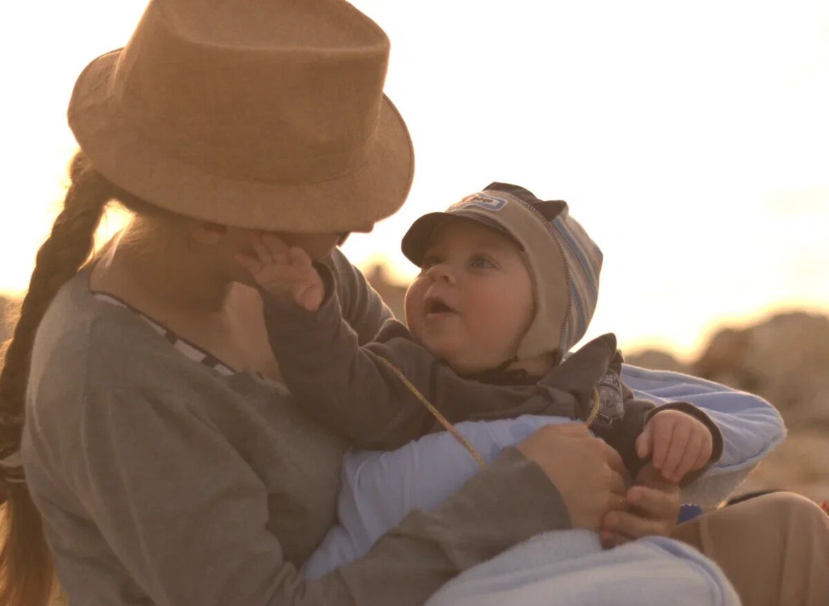 Мы со славкой, ему 6-7 месяцев. Первые улыбки, первая отдача. Моё последнее издыхание.