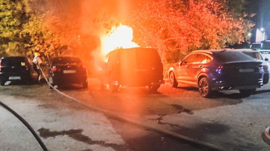     Автомобили потушили, но восстановить их вряд ли удастся.