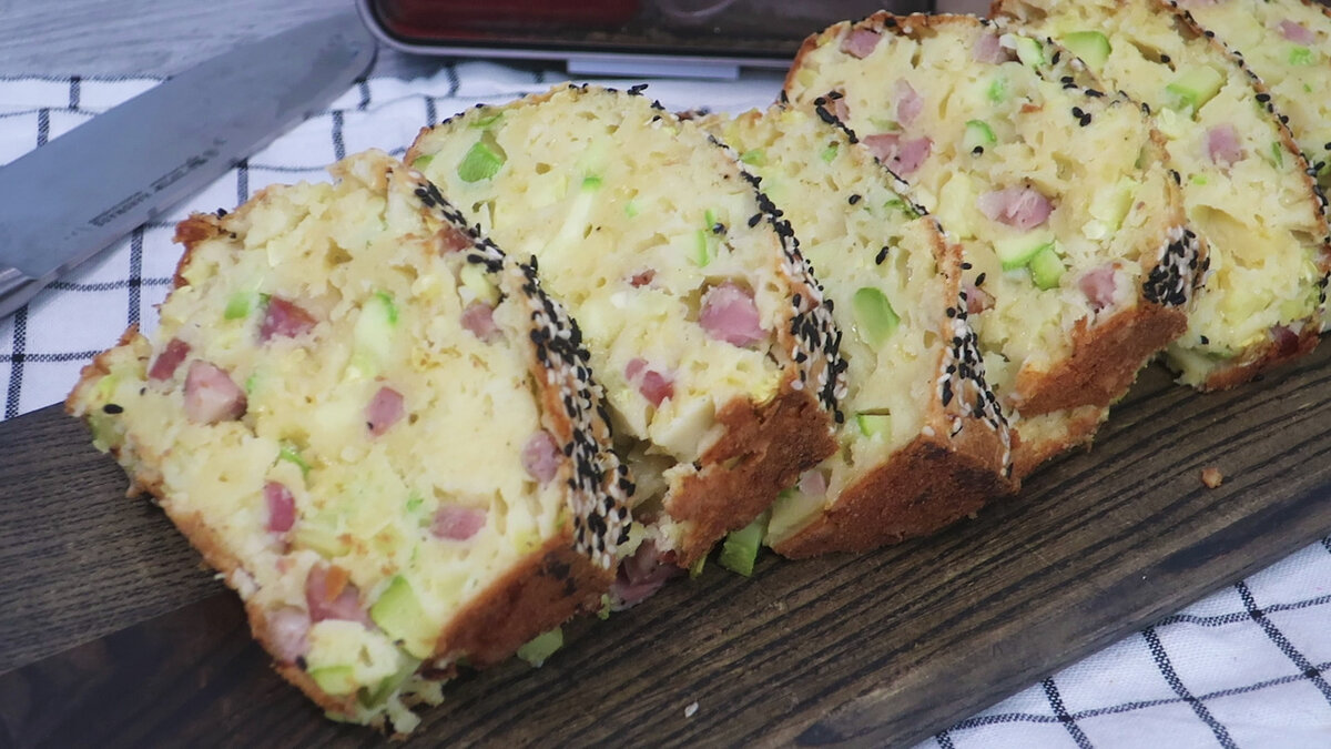 Хлеб с кабачками и ветчиной