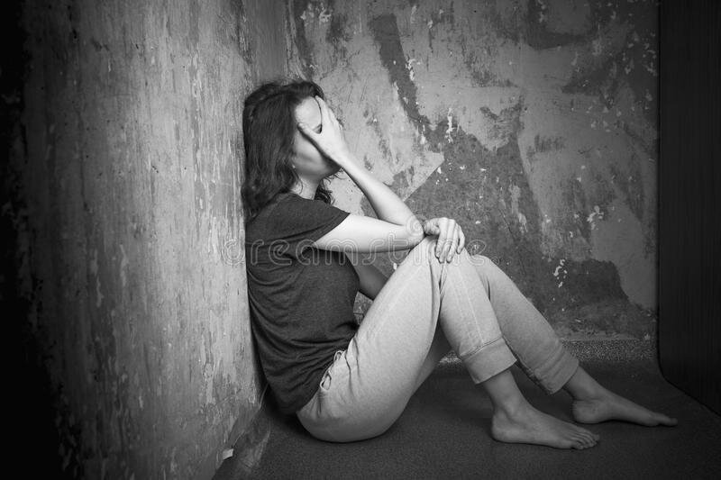 Вижу бабушку  во сне нашу, она подходит ко мне и говорит," вставай, тебе нужно ехать к Людке, ей очень плохо, ей нужна твоя помощь "