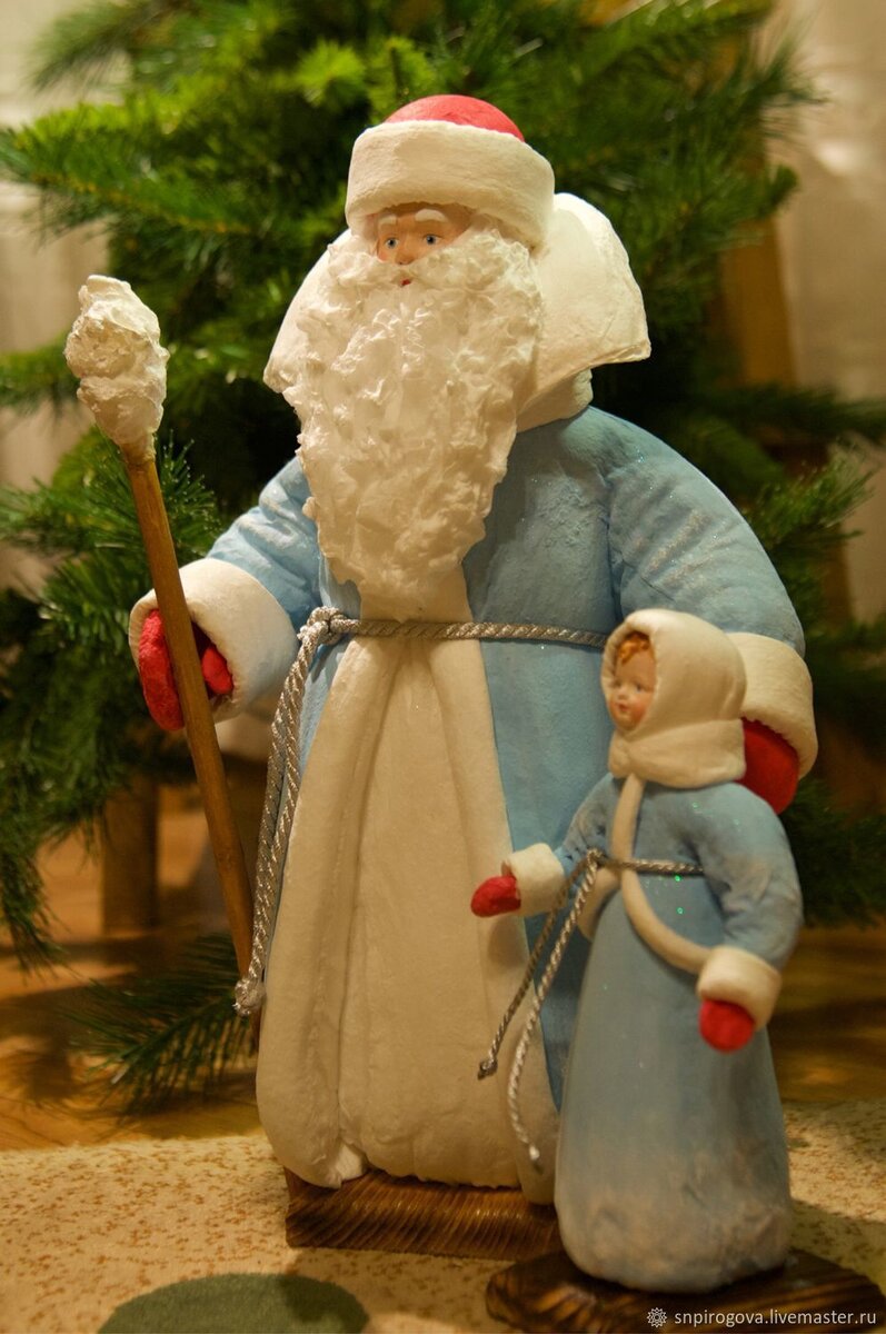 Дед мороз и Снегурочка изготовленные из ваты 