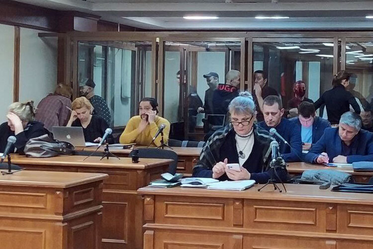    Три месяца прошло с начала подачи ходатайств о возврате дела прокурора предполагаемыми членами ОПГ «Тукаевские». Всего на скамье подсудимых 30 человек