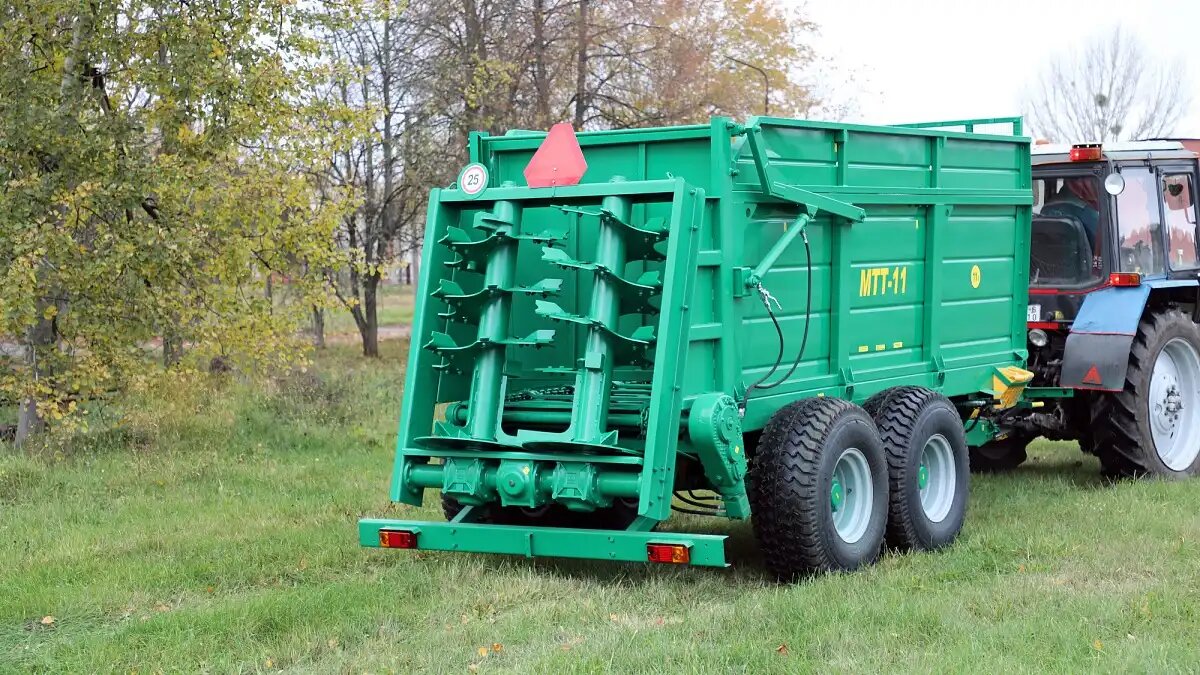 Фото: bobruiskagromach.com Новый агрегат для внесения твердых органических удобрений — МТТ-11 от «Бобруйскагромаш»
