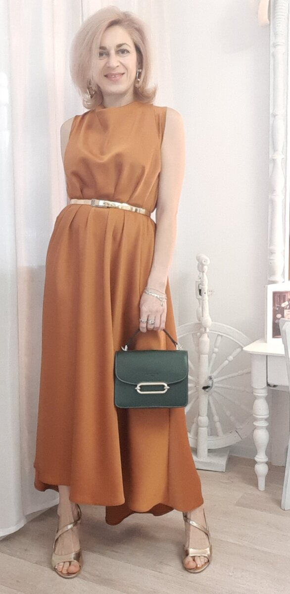 Платье из секонд-хэнда.